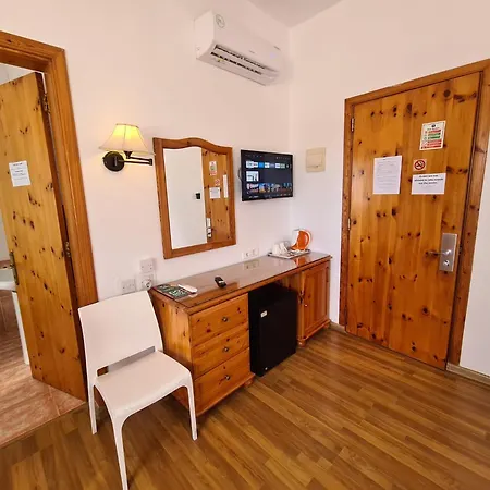 Отель Sensi 2*